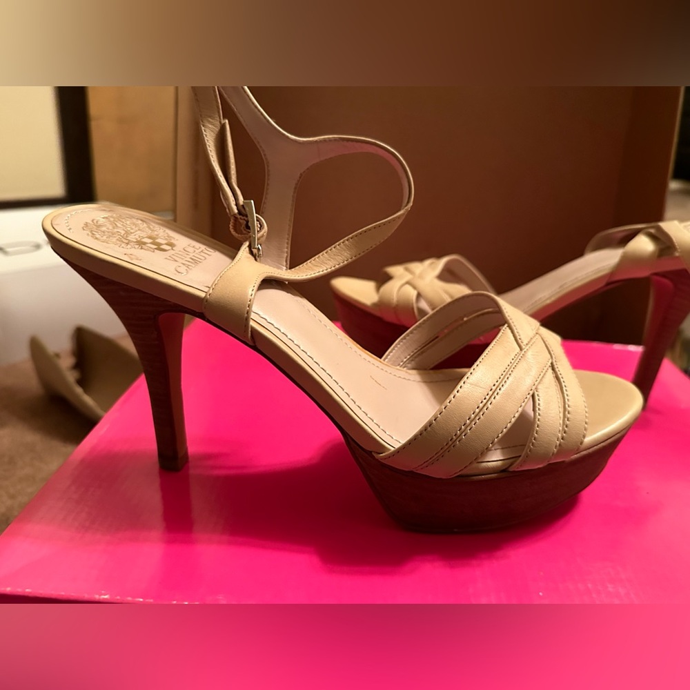 *LIKE NEW*Sz 10*Vince Camuto* heels.